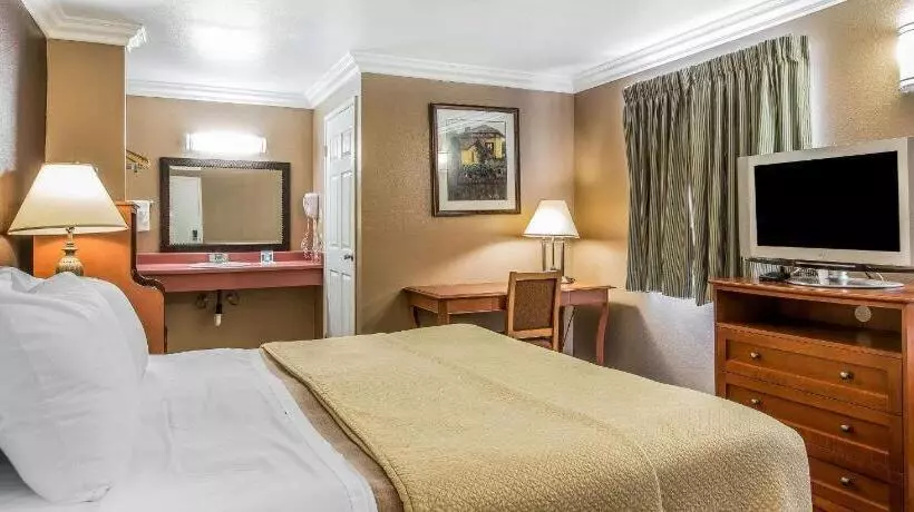 هتل Rodeway Inn