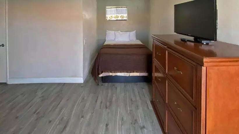 هتل Rodeway Inn