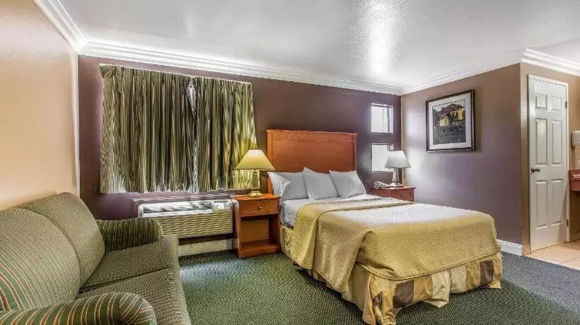 هتل Rodeway Inn
