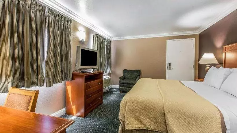 هتل Rodeway Inn