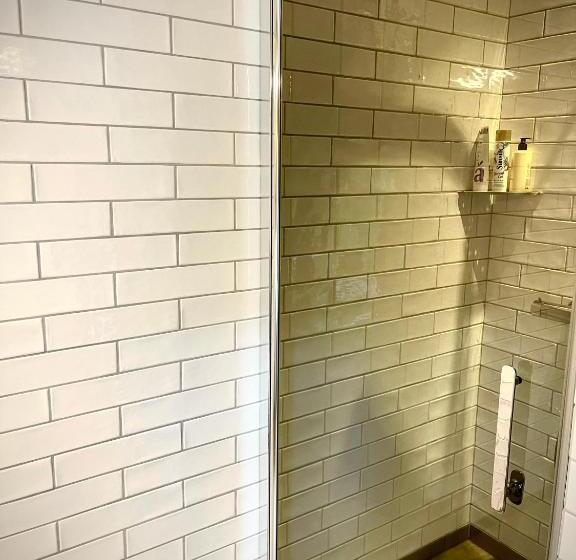 Hotel Smedja Overnatting Og Ysteri