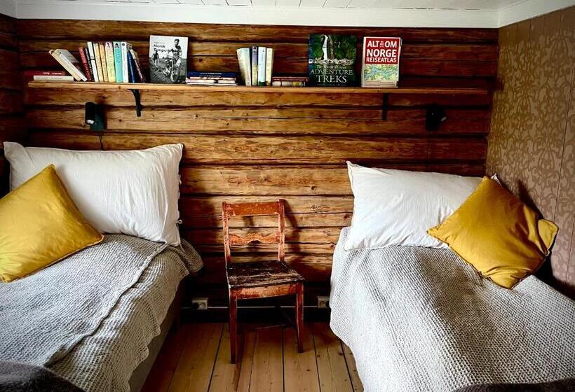 Hotel Smedja Overnatting Og Ysteri