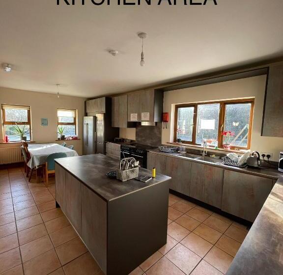 Пансион Andante Guesthouse Kencare Limited