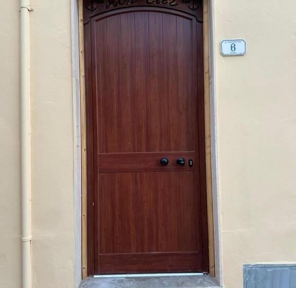 Пансион Moncici House