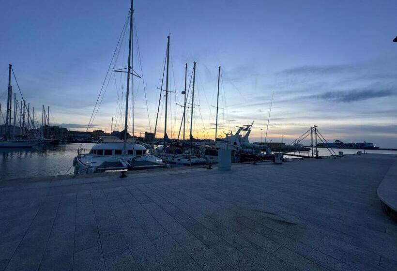 Пансион Moncici House