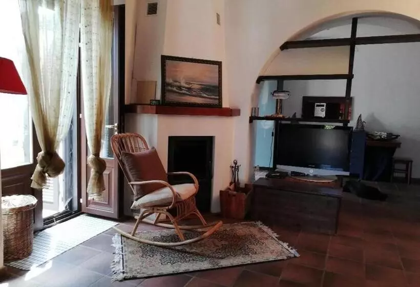 پانسیون Scacciapensieri S Home
