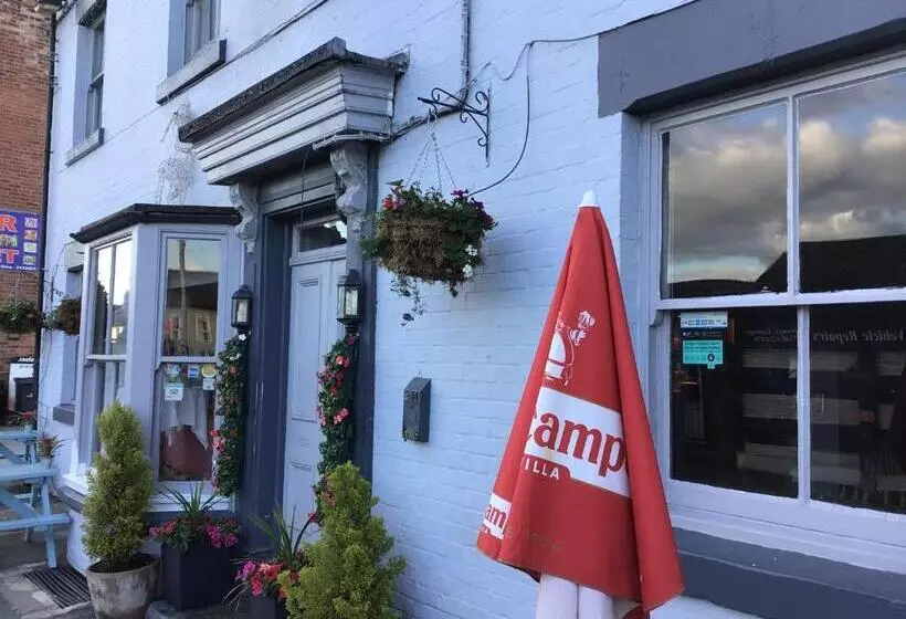 Aamiaismajoitus (B&B) Dolphin Inn