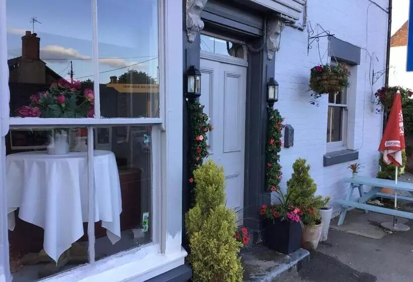 Aamiaismajoitus (B&B) Dolphin Inn