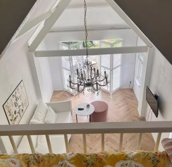 ベッドアンドブレックファースト Lingeliefde Logement Complete Studio Met Eigen Keuken En Badkamer