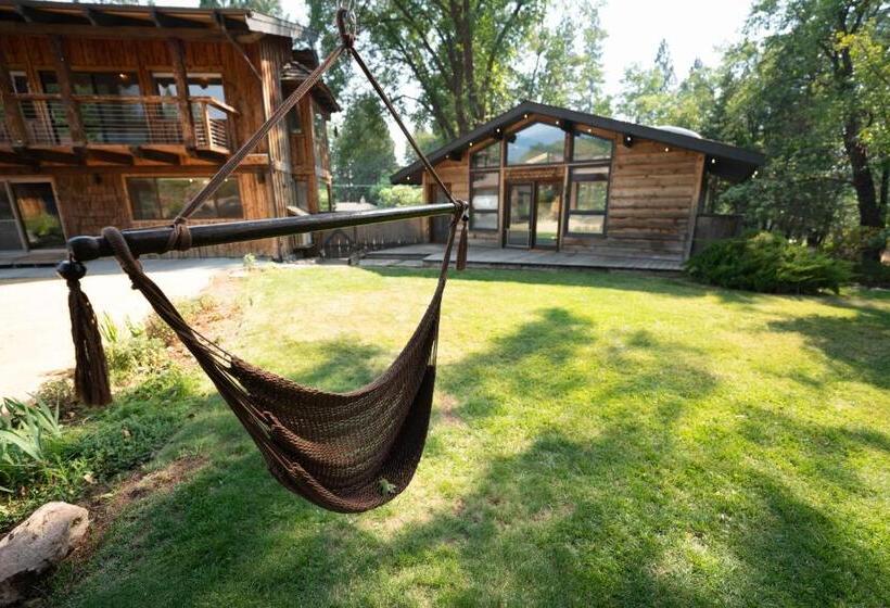 호텔 Basecamp Lodge