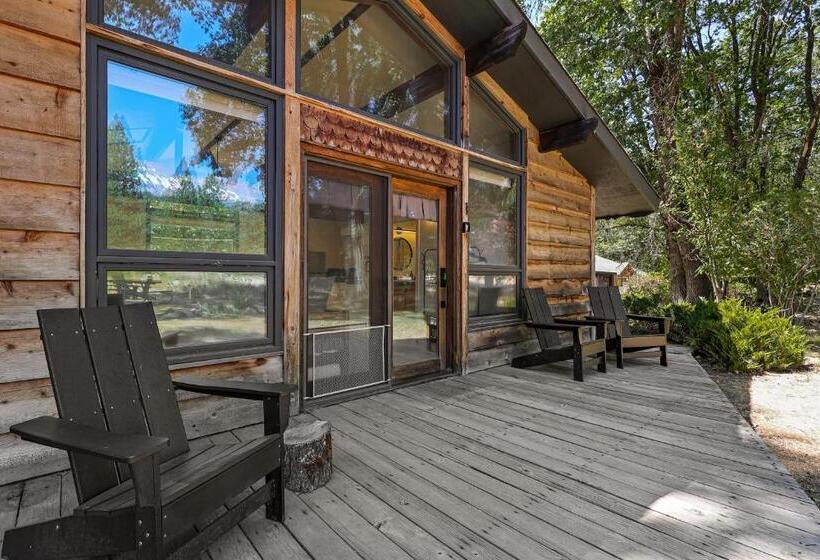 호텔 Basecamp Lodge