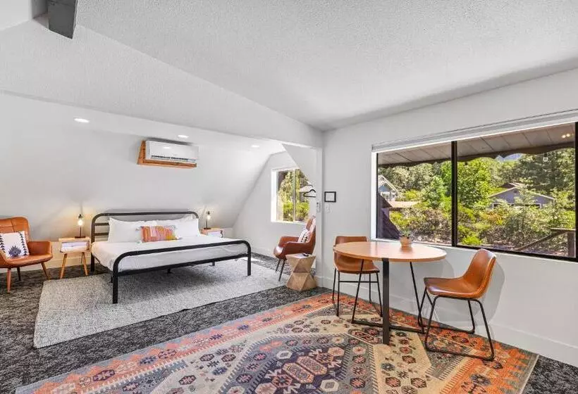 Hotelli Basecamp Lodge