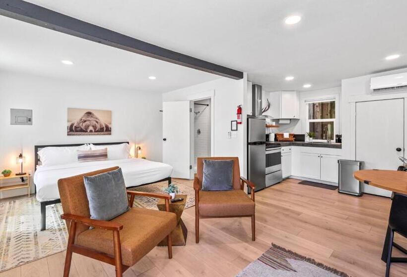 호텔 Basecamp Lodge