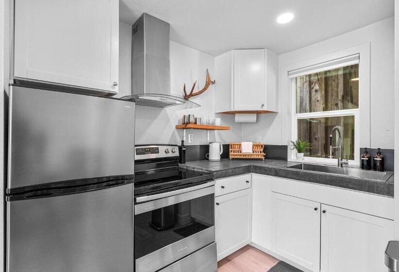 호텔 Basecamp Lodge