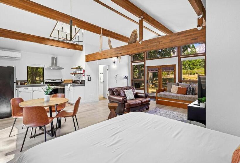 호텔 Basecamp Lodge