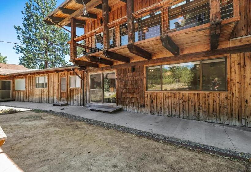 호텔 Basecamp Lodge