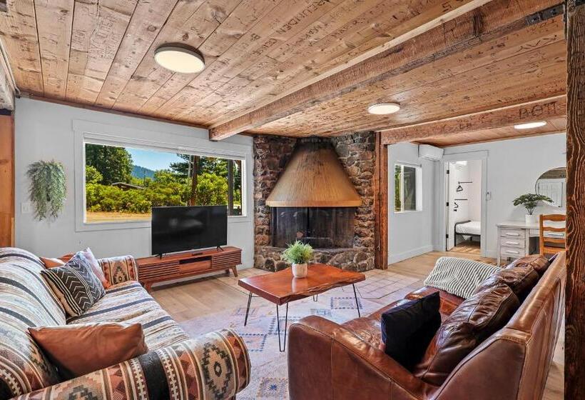 호텔 Basecamp Lodge