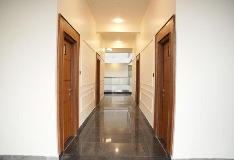 호텔 Sarvam Residency