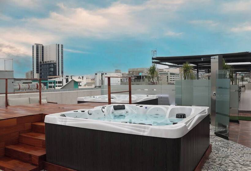 בית מלון כפרי West Plaza