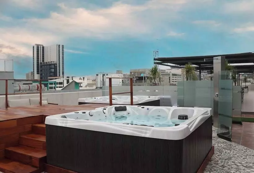 ホテル West Plaza