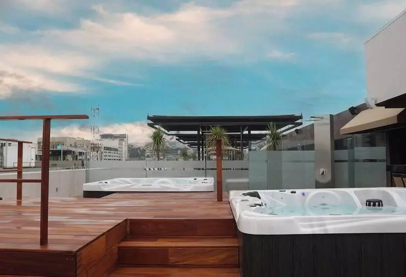 ホテル West Plaza