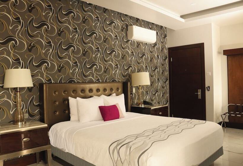 בית מלון כפרי West Plaza