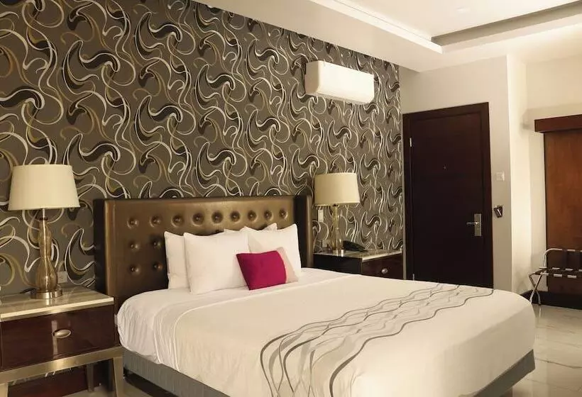 ホテル West Plaza