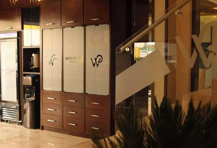 ホテル West Plaza