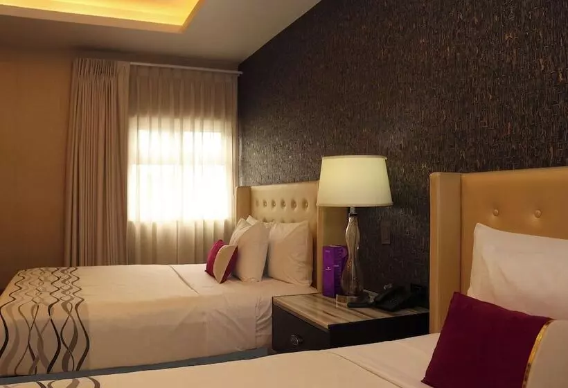 ホテル West Plaza