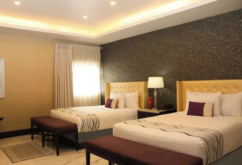 ホテル West Plaza