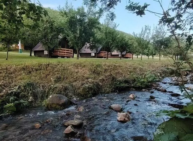 پانسیون Brvnara Pojata Bungalovi