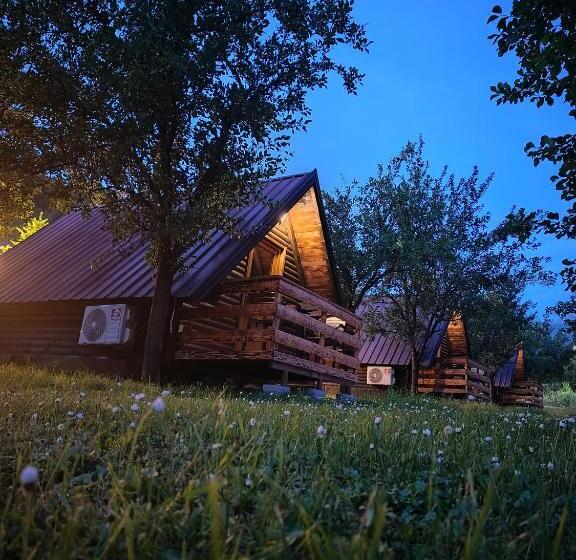 펜션 Brvnara Pojata Bungalovi