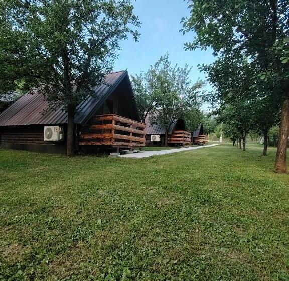 펜션 Brvnara Pojata Bungalovi