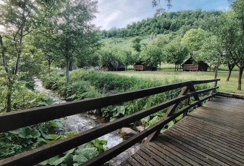 펜션 Brvnara Pojata Bungalovi