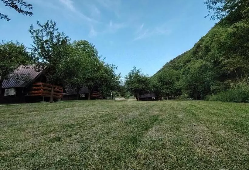 پانسیون Brvnara Pojata Bungalovi