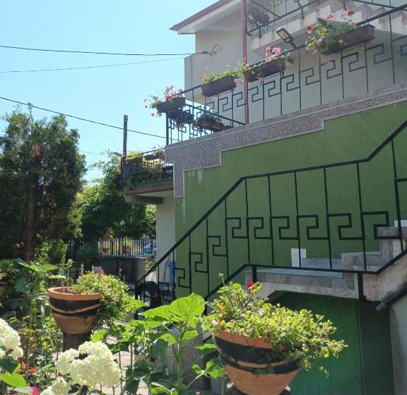 پانسیون Casa Tuia