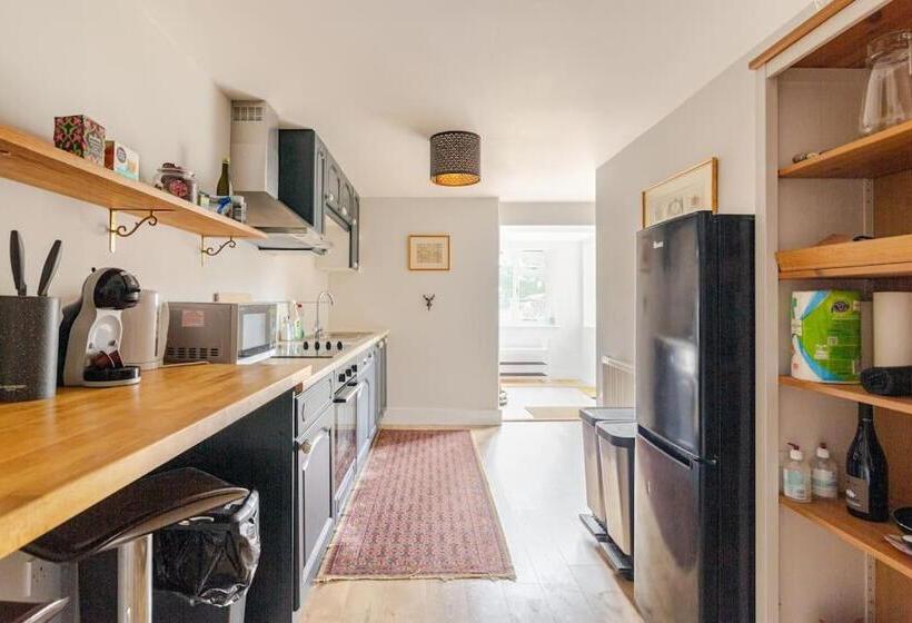 פנסיון Furzen Farmhouse