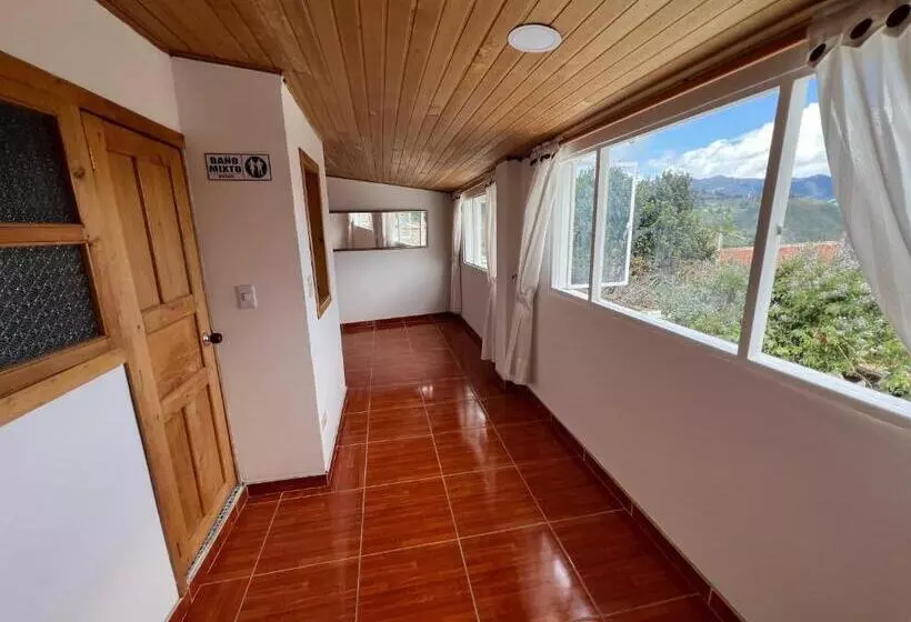 ペンション Güicani Hostel