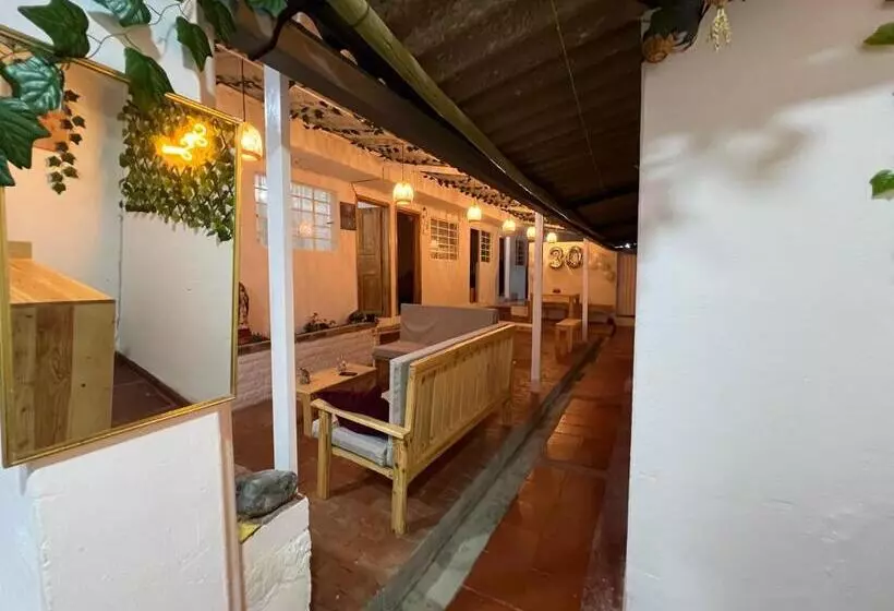 ペンション Güicani Hostel