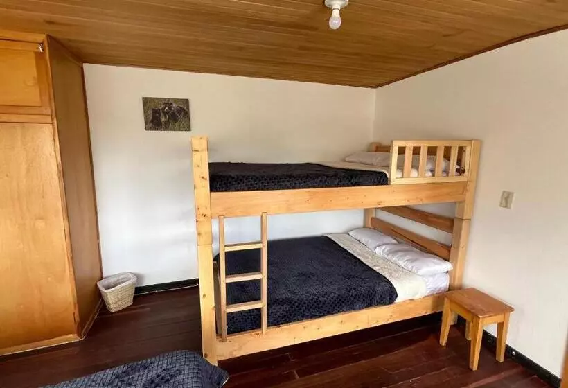 ペンション Güicani Hostel