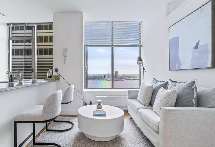 پانسیون Lux Bright Room With Shared Bath Apt