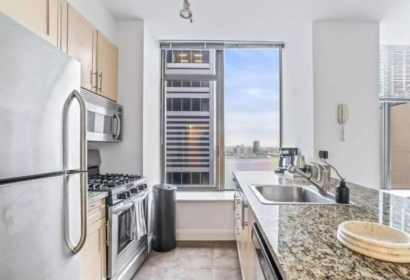 پانسیون Lux Bright Room With Shared Bath Apt