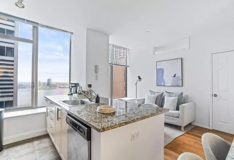 پانسیون Lux Bright Room With Shared Bath Apt