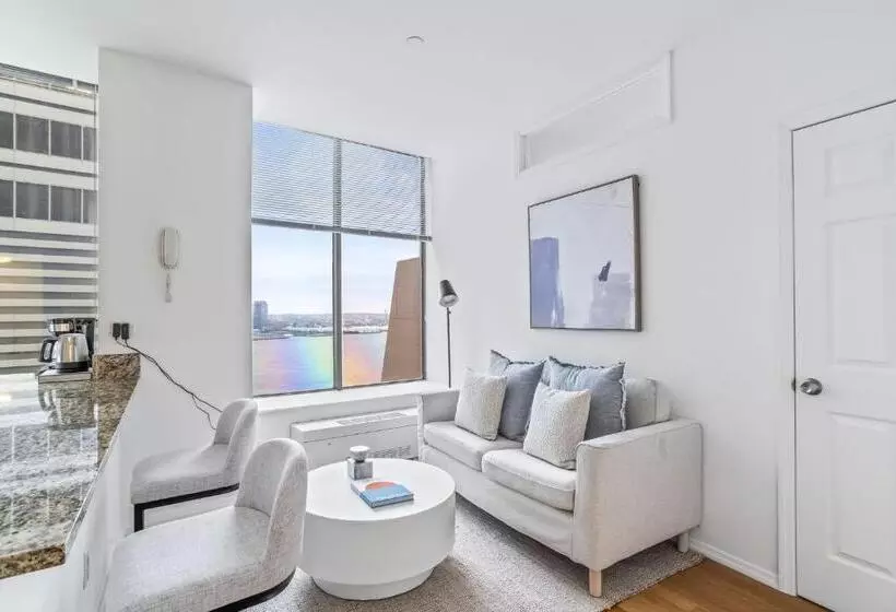 پانسیون Lux Bright Room With Shared Bath Apt