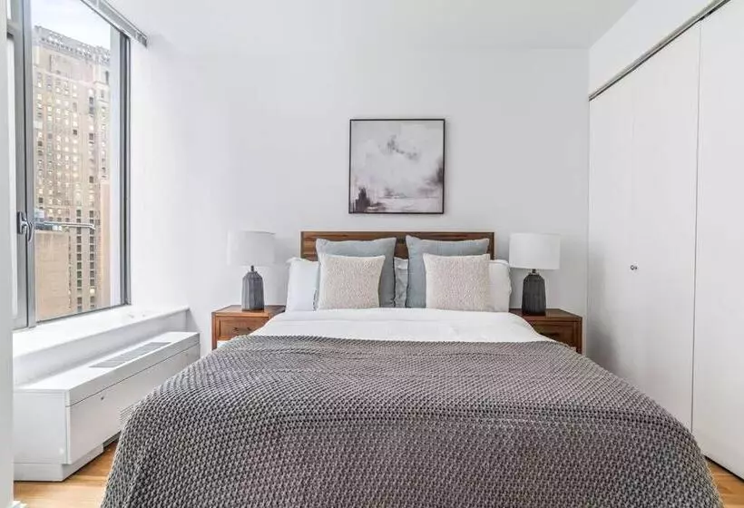 پانسیون Lux Bright Room With Shared Bath Apt