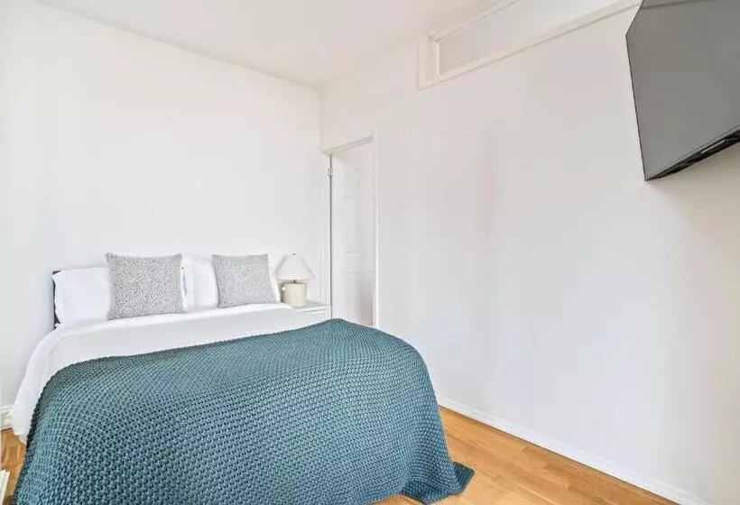 پانسیون Lux Room With Shared Bath Apt