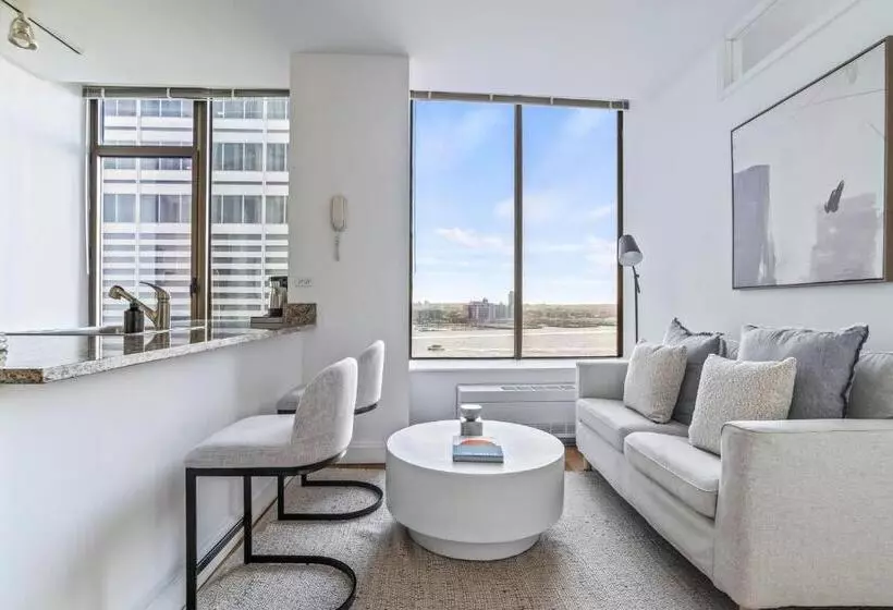 پانسیون Lux Room With Shared Bath Apt