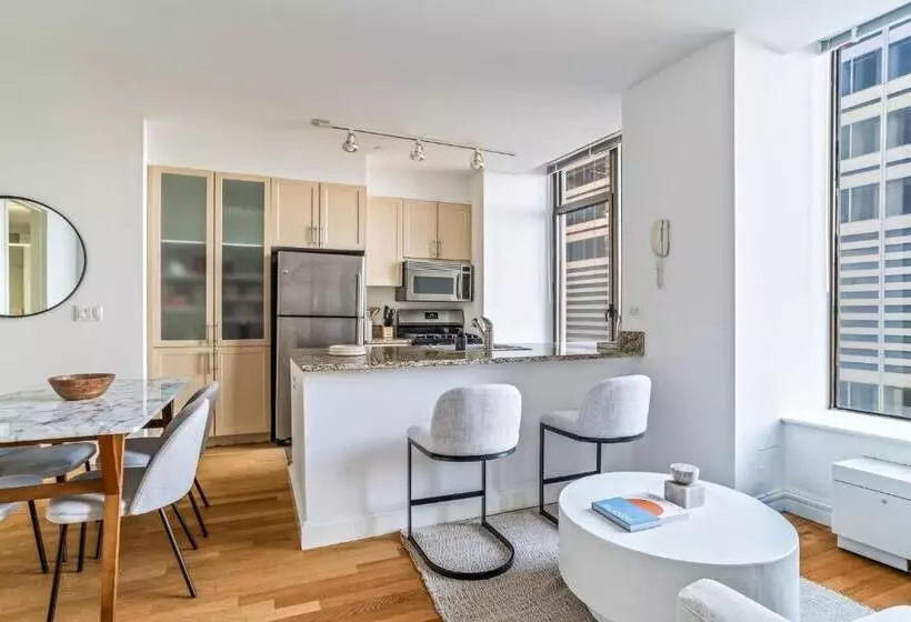 پانسیون Lux Room With Shared Bath Apt