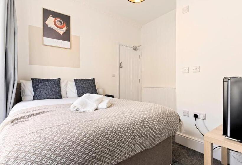 Pensão Suite #1 Central Location Private Ensuite, Smart Tv, Fast Wifi And Free Parking By Yoko Proper