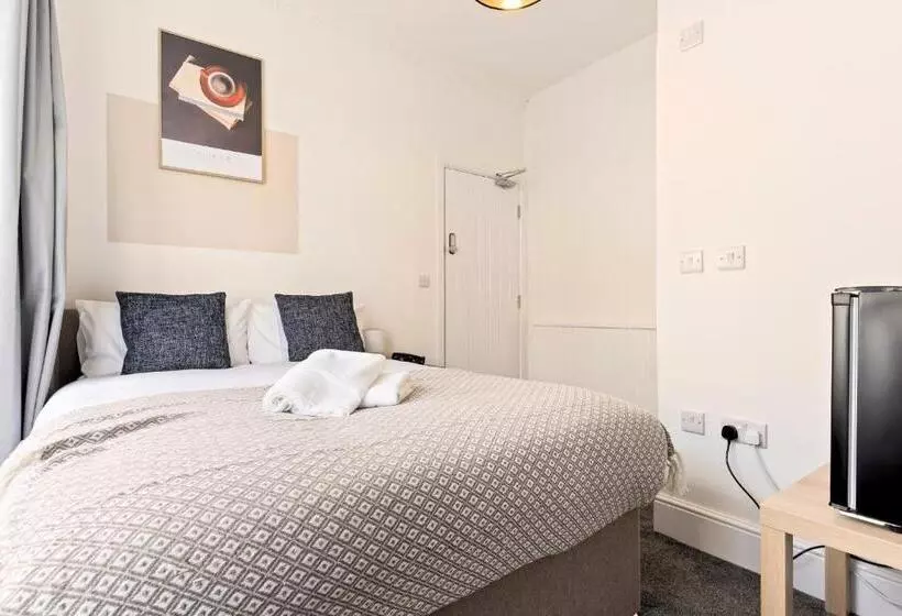 ペンション Suite #1   Central Location   Private Ensuite, Smart Tv, Fast Wifi And Free Parking   By Yoko Proper